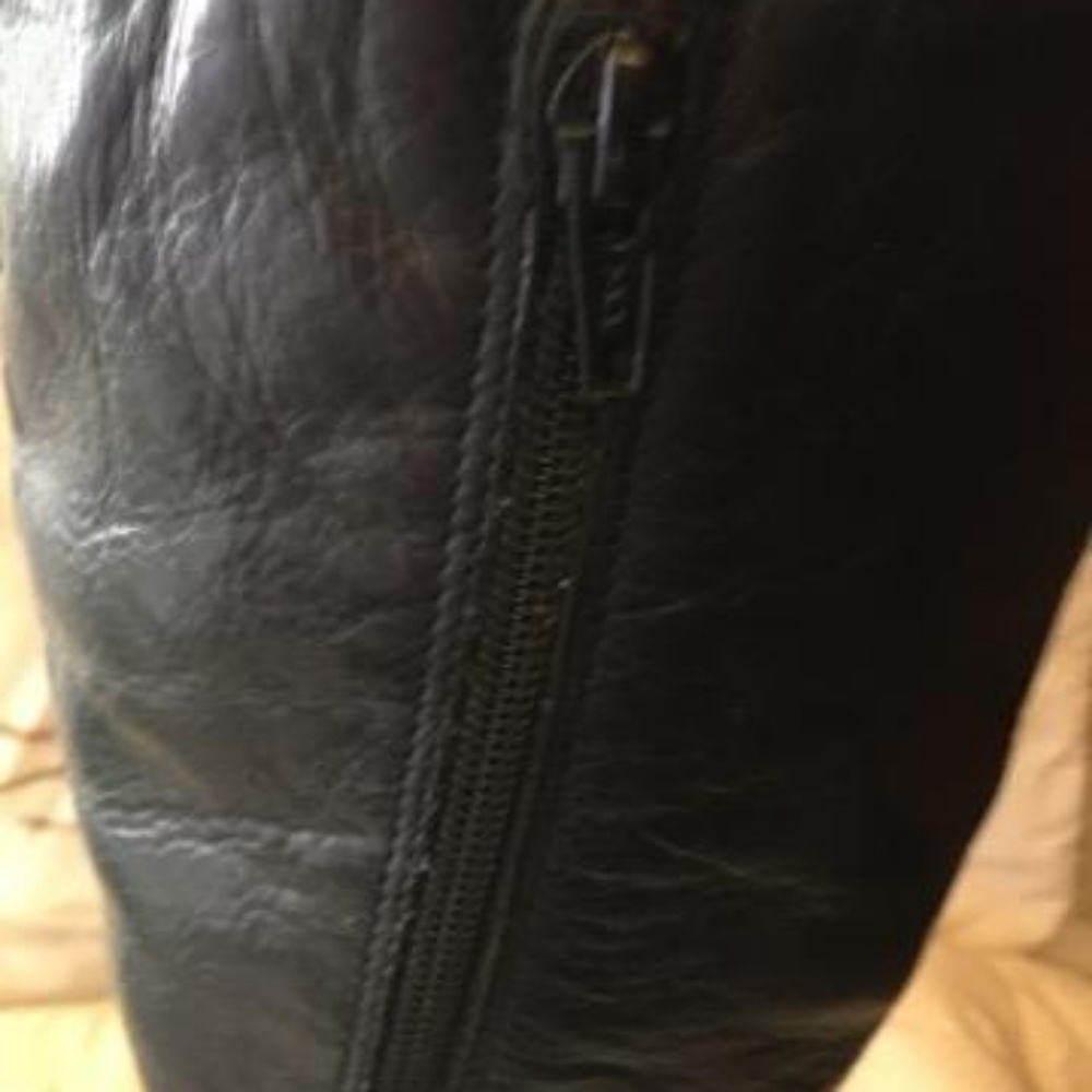Boots - Picture 4 of 4